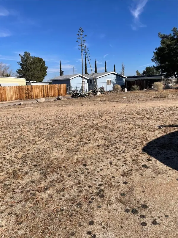 13991 Riviera Dr, Victorville, CA 92395