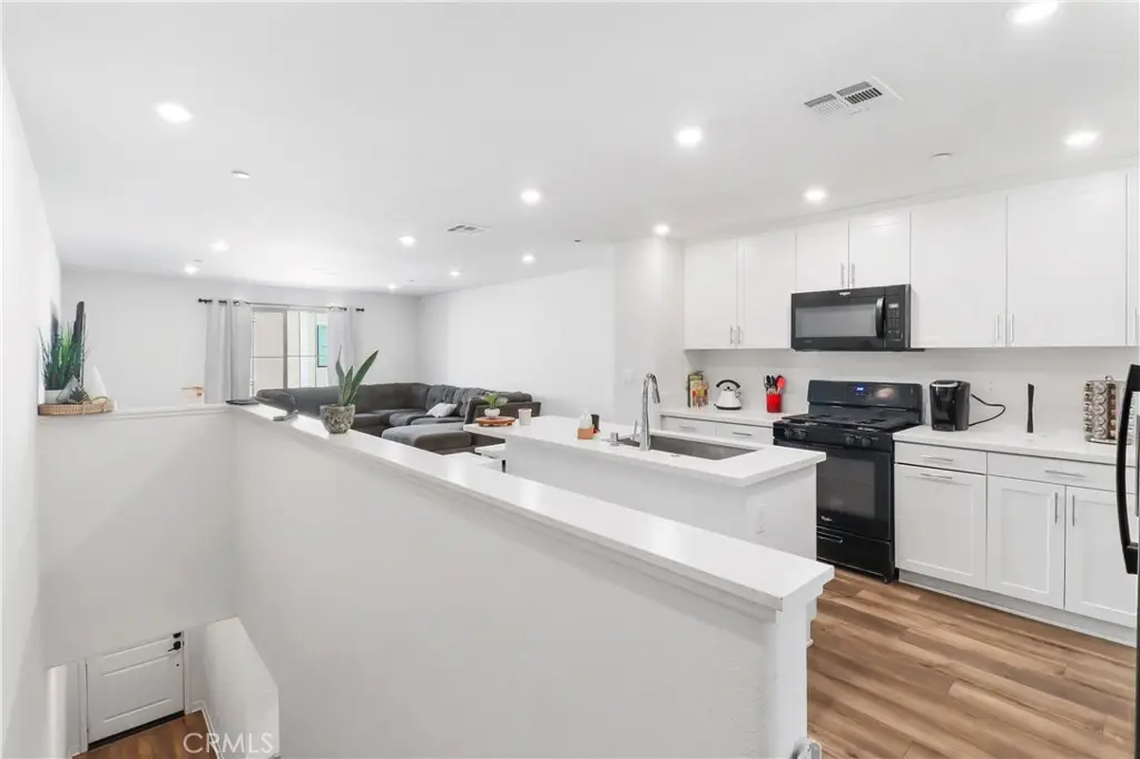 466 N Glenwood Avenue #80, Rialto, CA 92376 - #1