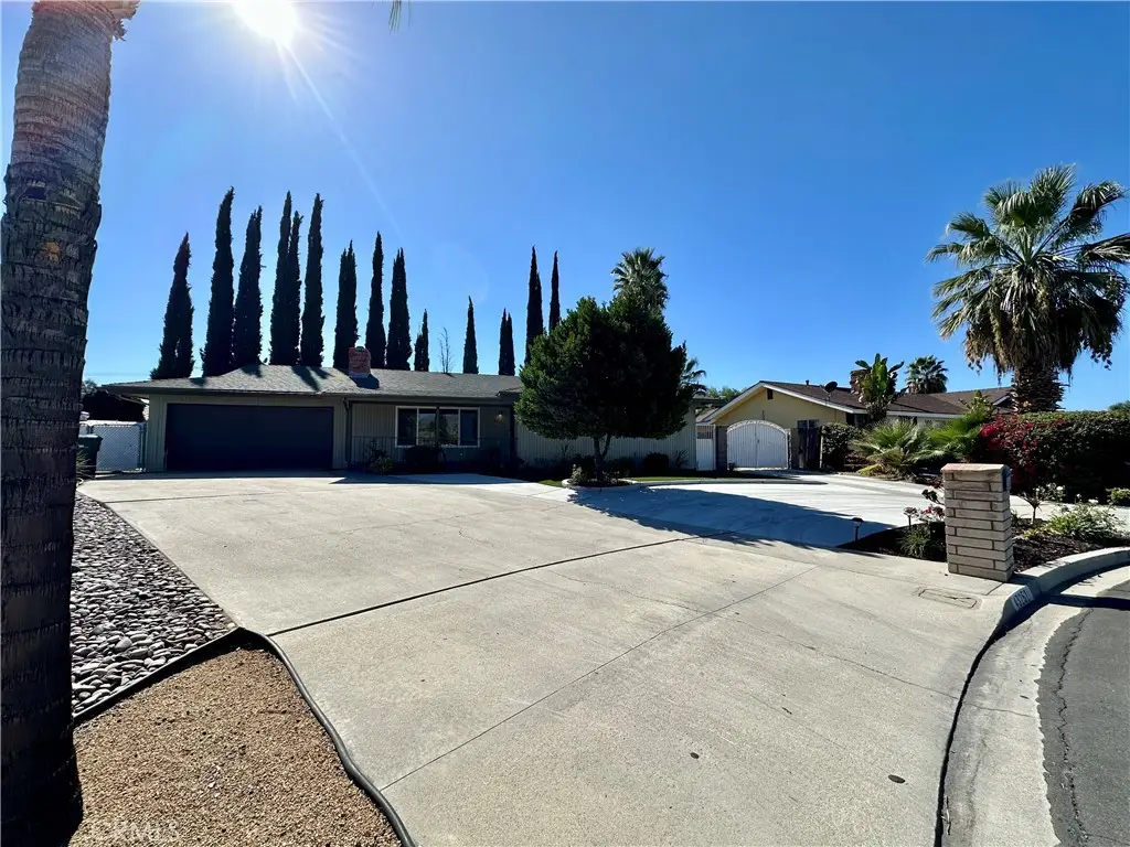 43251 San Mateo Way, Hemet, CA 92544 - #1