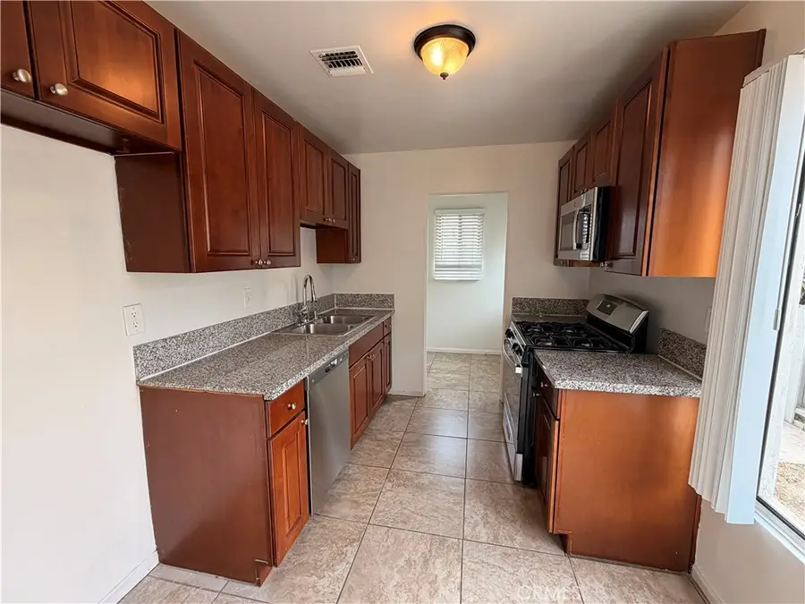 7943 Newcastle, Reseda, CA 91335 - #2
