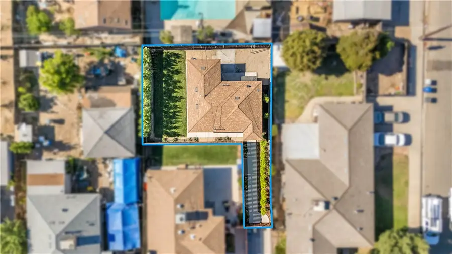 914 W Cambridge Avenue, Fresno, CA 93705 - #3