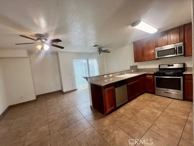460 Oswell St, Bakersfield, CA 93307 - #3