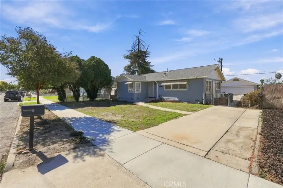 425 S Carmalita, Hemet, CA 92543 - #3