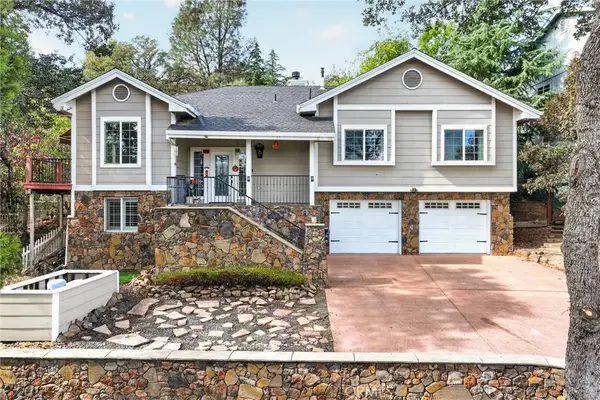 16930 Knollview Drive, Hidden Valley Lake, CA 95467