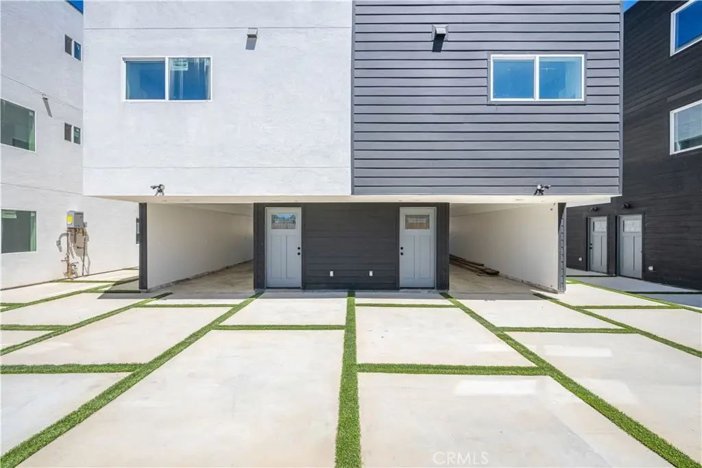 6830 Hazeltine Avenue, Van Nuys, CA 91405 - Image #1