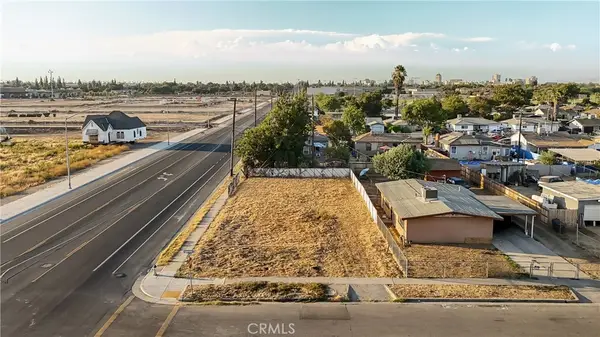 903 E Garrett Avenue, Fresno, CA 93706