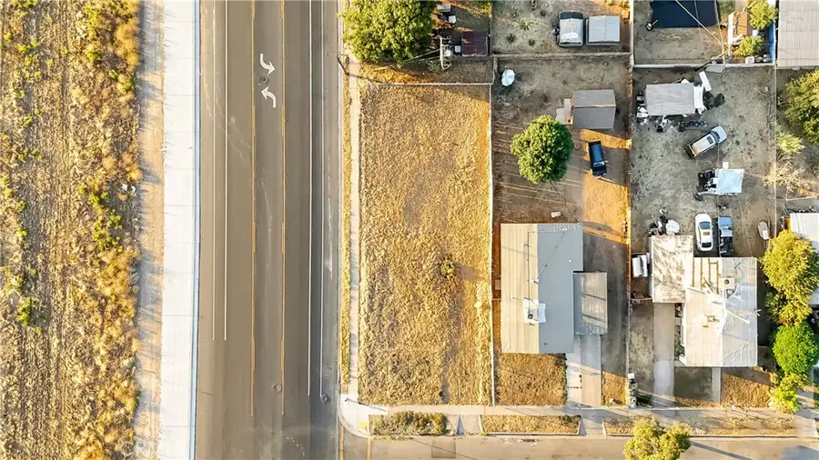 903 E Garrett Avenue, Fresno, CA 93706 - #2