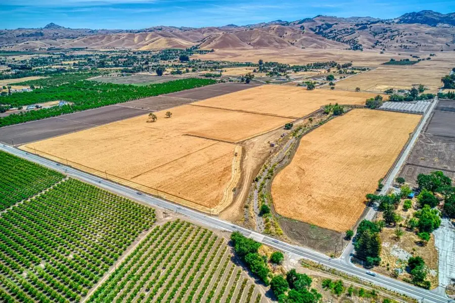 1 Fairview Road, Hollister, CA 95023 - #2