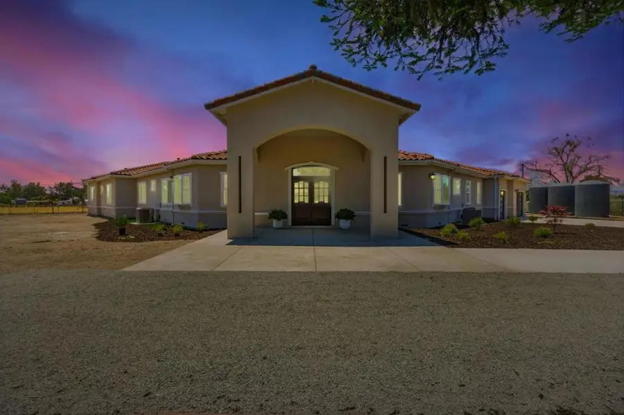 10055 Foothill Avenue, Gilroy, CA 95020 - Image #2