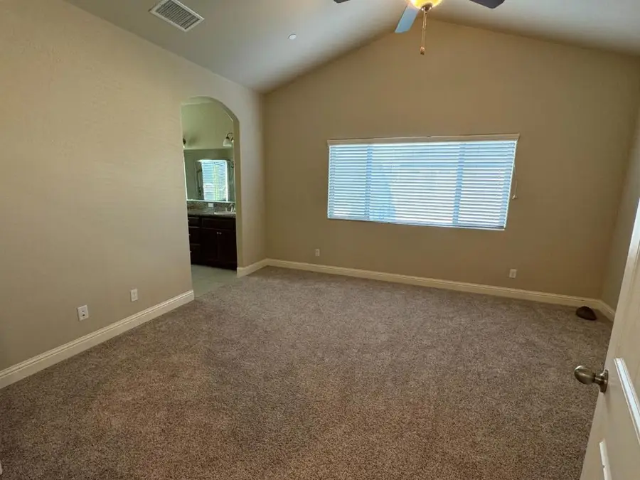 3329 N Shelly Avenue, Fresno, CA 93727 - Image #2
