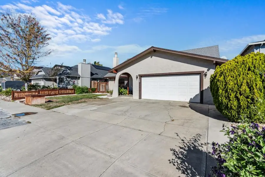 60 Knight Lane, Hollister, CA 95023 - Image #2