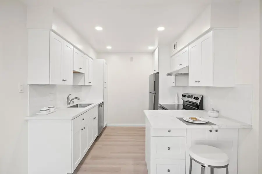 3045 Los Prados Street #218, San Mateo, CA 94403 - Image #3