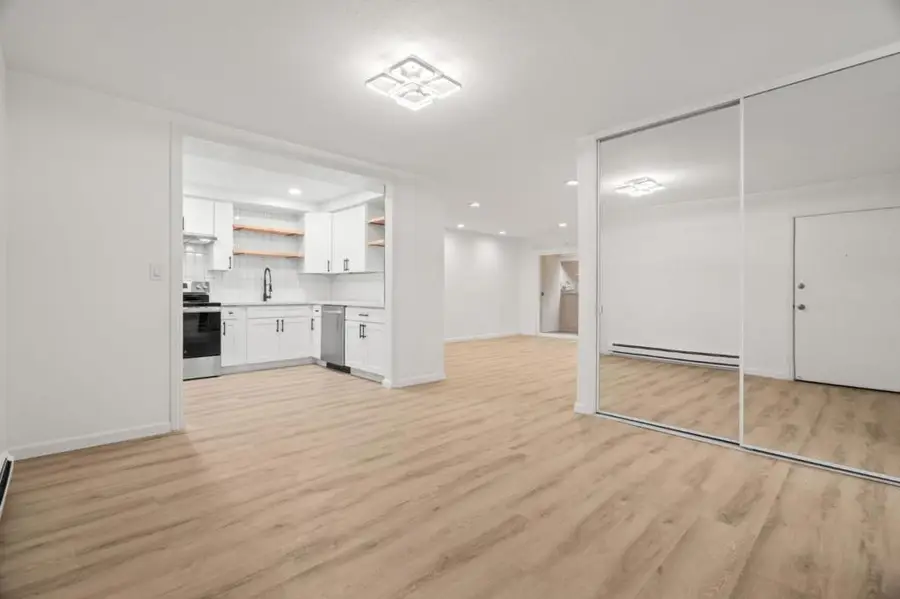 1033 Crestview Drive #207, Mountain View, CA 94040 - Image #2