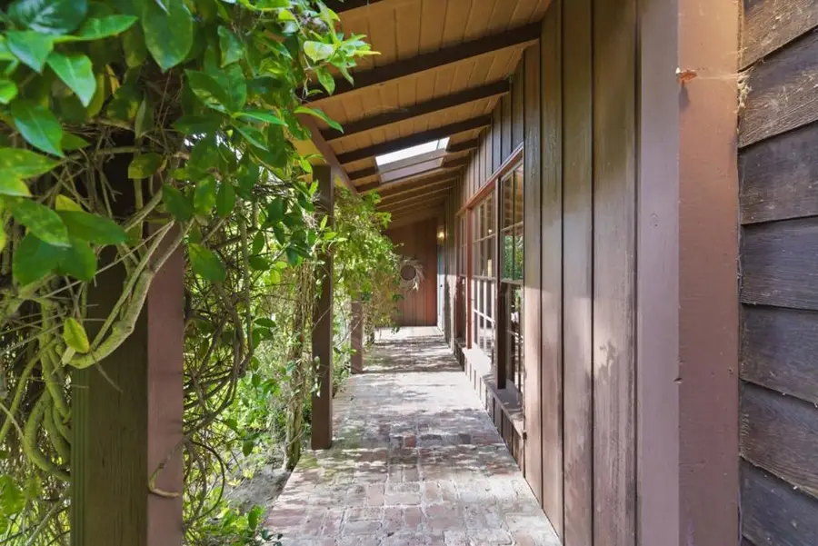 521 Entrada Way, Menlo Park, CA 94025 - Image #2