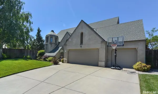 896 Cinnamon Teal Court, Manteca, CA 95337