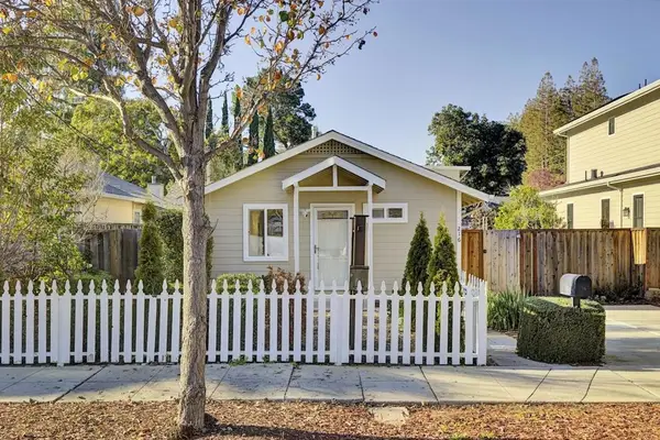 216 Mountain View Avenue, Mountain View, CA 94041