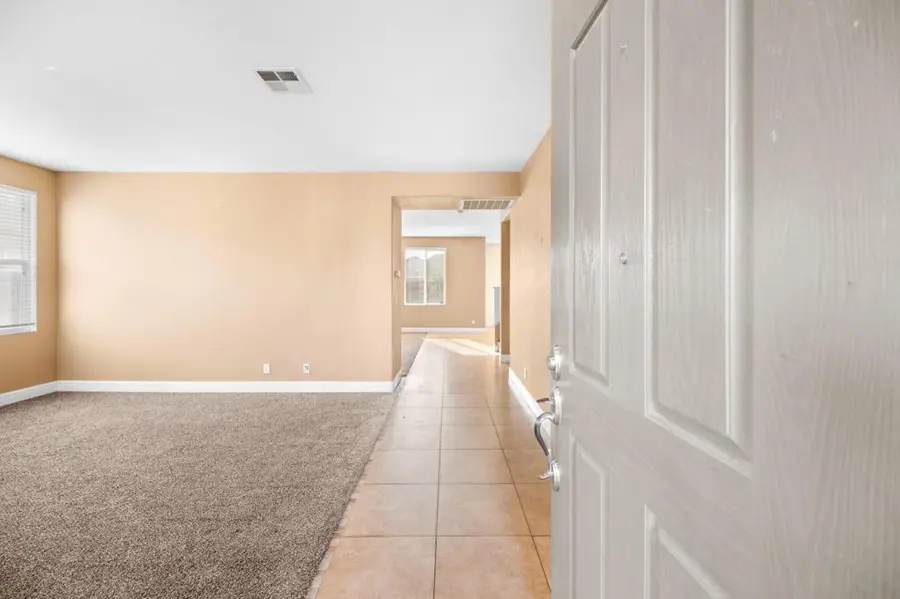 2385 S Creekside Drive, Los Banos, CA 93635 - Image #2