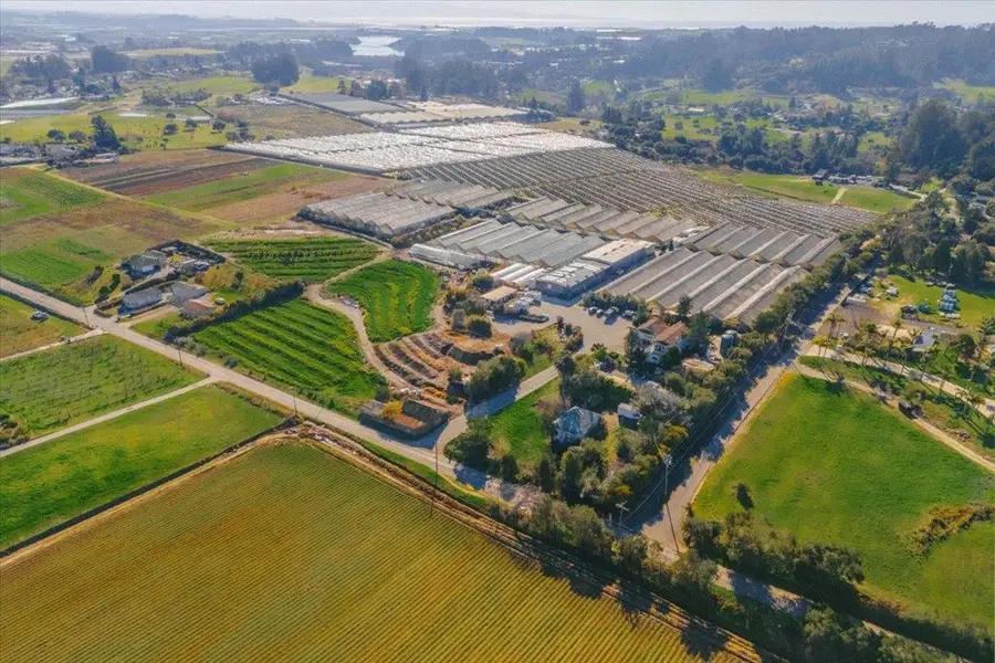 371 Calabasas Road, Watsonville, CA 95076 - #2