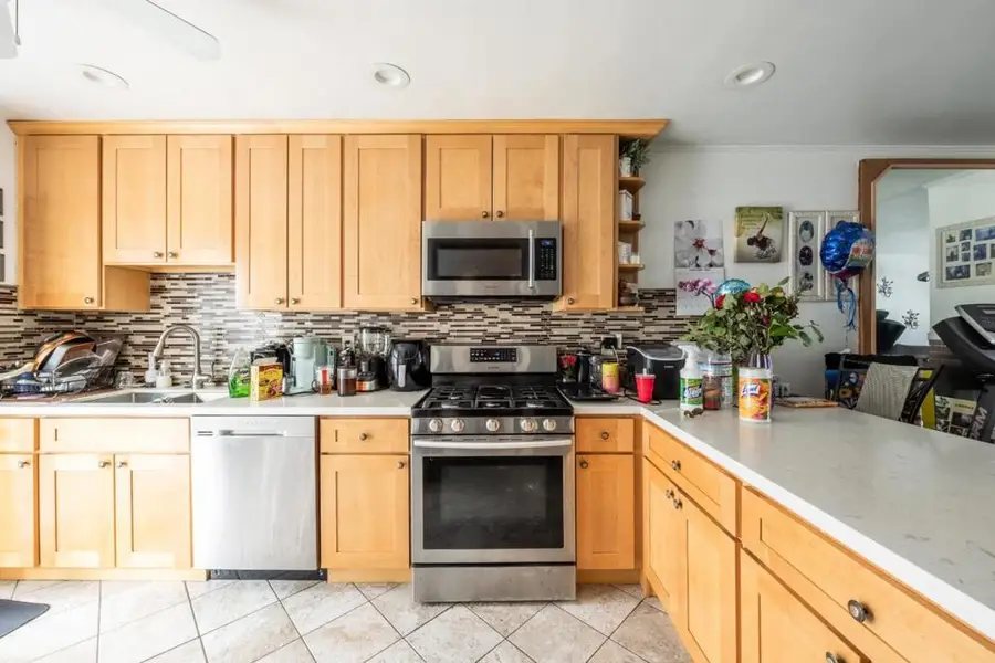 936 Brussels Street, San Francisco, CA 94134 - Image #3