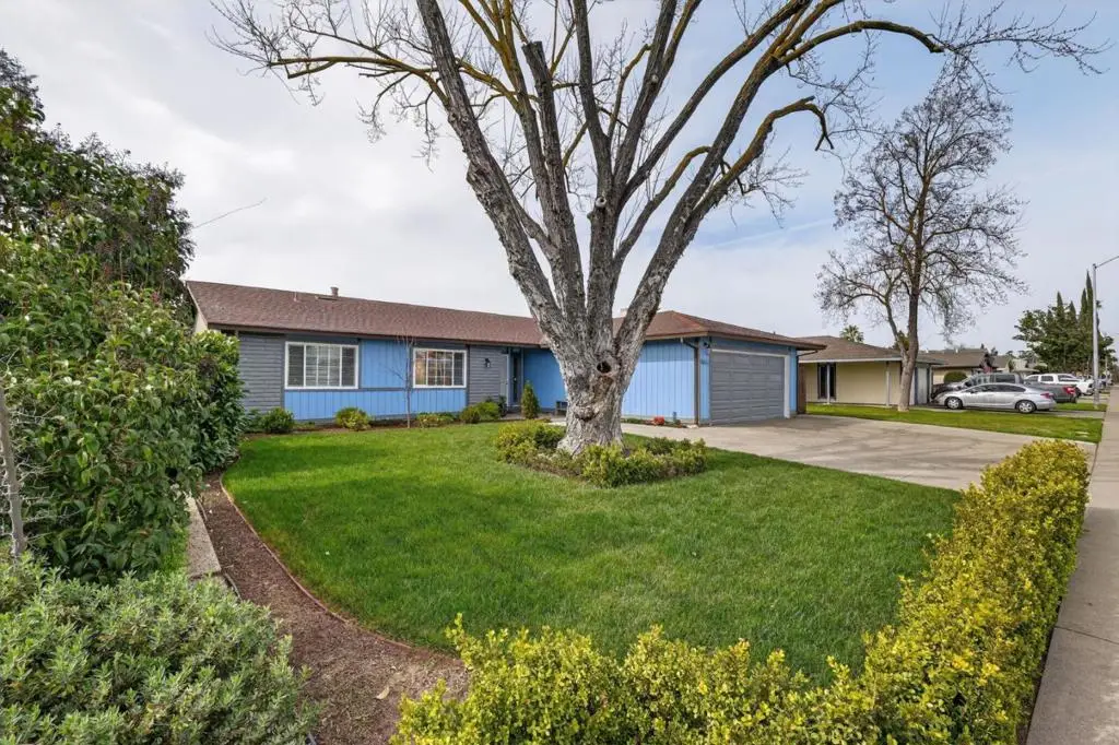 865 Locust Avenue, Manteca, CA 95337 - #1