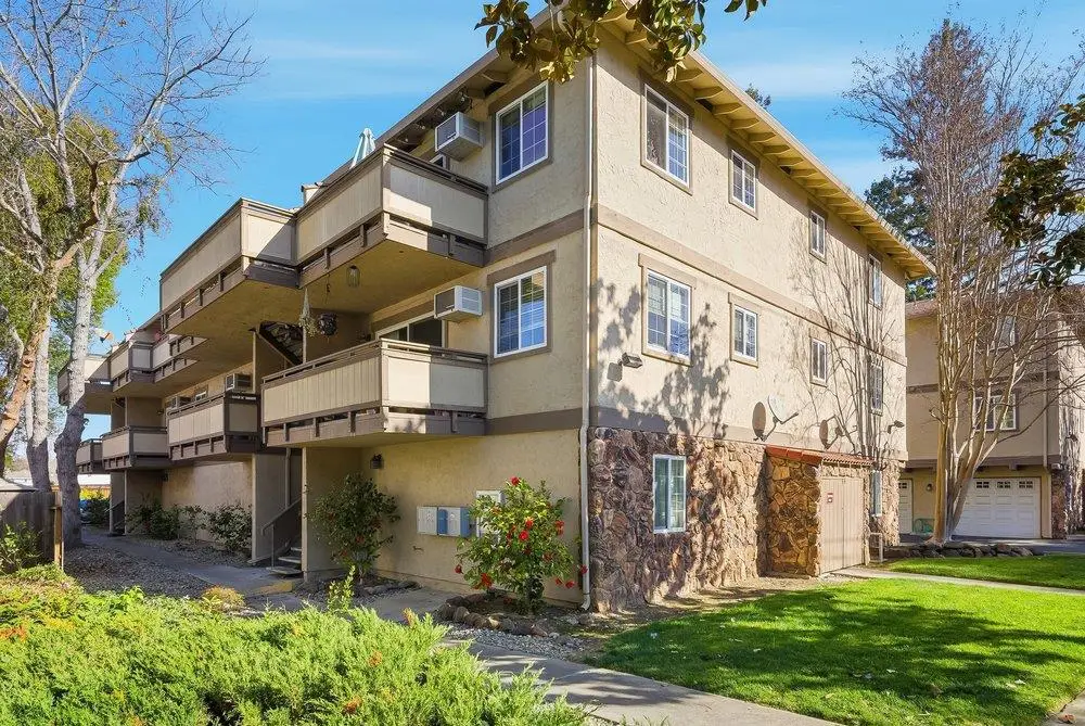 565 W Latimer Avenue, Campbell, CA 95008 - #1