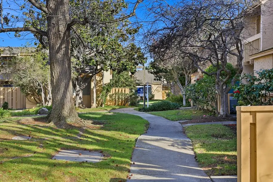 125 Connemara Way #32, Sunnyvale, CA 94087 - #3