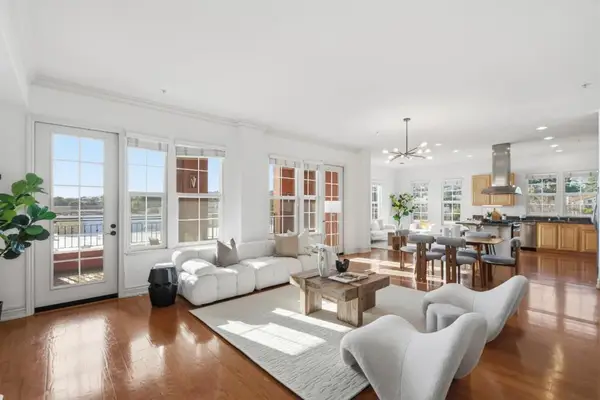 88 S Broadway #1302, Millbrae, CA 94030