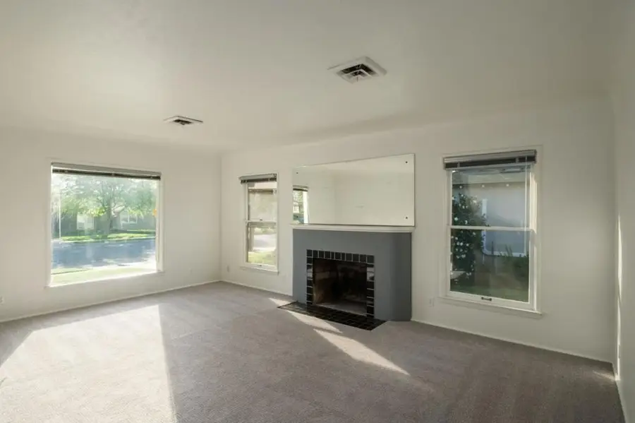 1543 N Thorne Avenue, Fresno, CA 93728 - #3