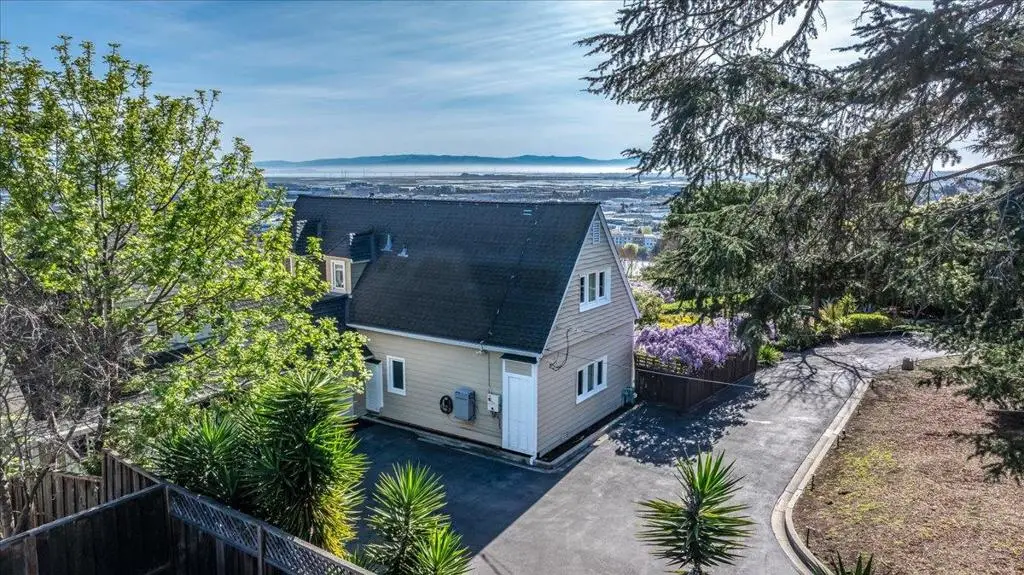 819 Holly Road, Belmont, CA 94002 - #1