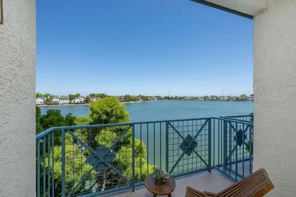 300 Baltic Circle #318, Redwood City, CA 94065