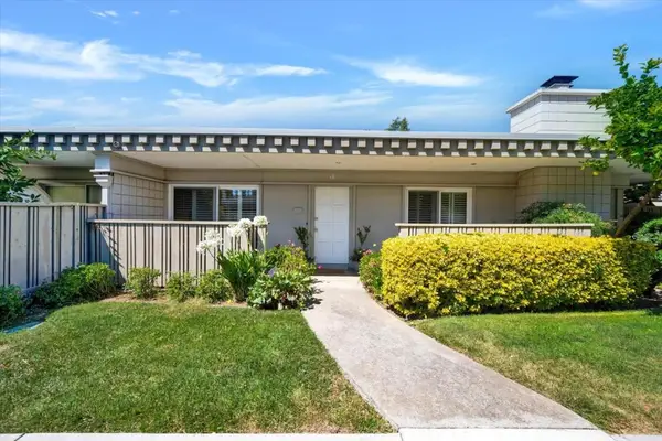 15 Los Altos Square #15, Los Altos, CA 94022