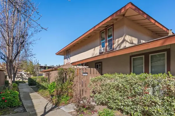 205 Red Oak Drive #P, Sunnyvale, CA 94086