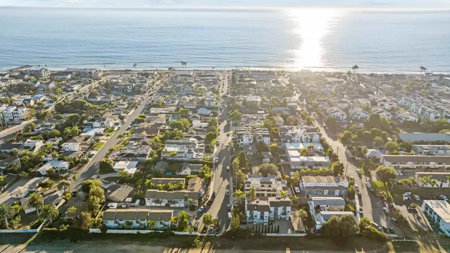 368 Hemlock Ave, Carlsbad, CA 92008 - Image #3