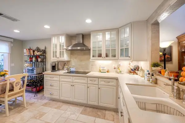 8539 Circle R Valley Lane, Escondido, CA 92026