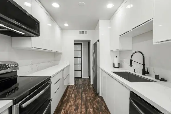 14141 Dickens Street #111, Sherman Oaks, CA 91423