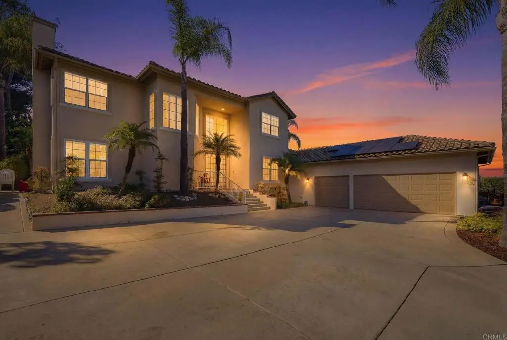 1921 Cresthaven Drive, Vista, CA 92084 - #1