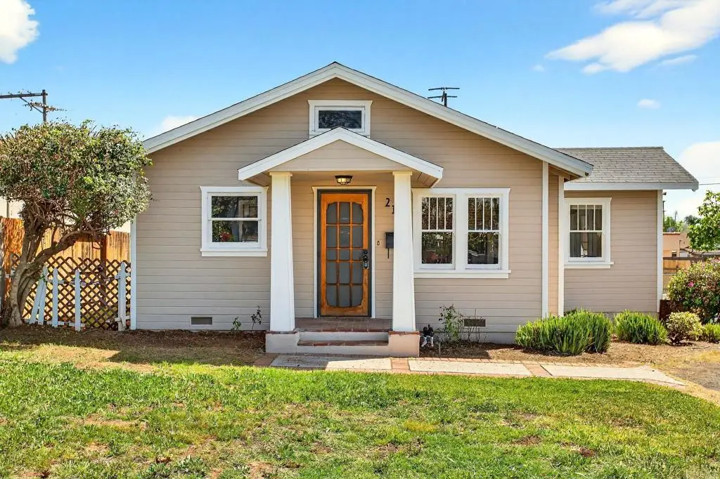 211 W 9th Ave, Escondido, CA 92025 - #1