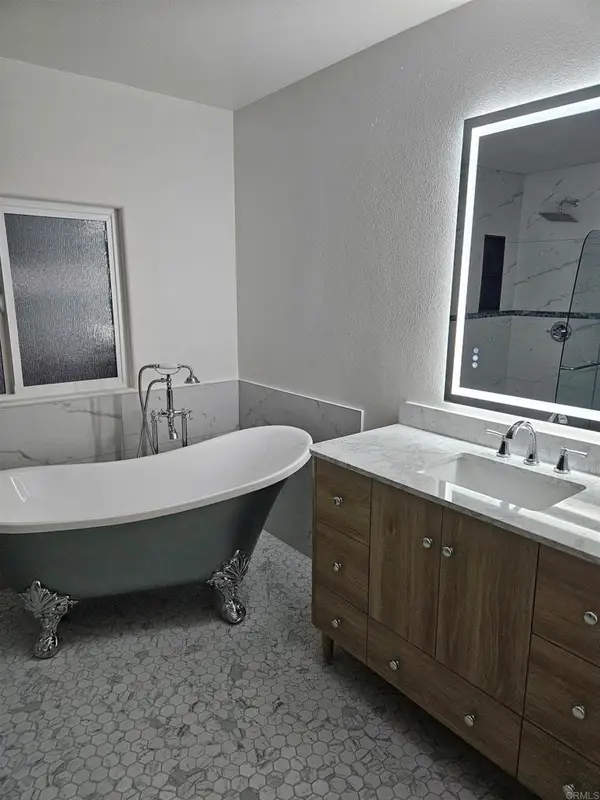 8975 Lawrence Welk Drive #326, Escondido, CA 92026