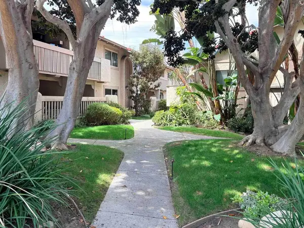 2352 Altisma Way #9, Carlsbad, CA 92009
