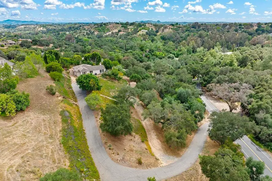 2557 Live Oak Park Rd, Fallbrook, CA 92028 - #2