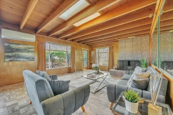 820 E 5th Avenue, Escondido, CA 92025