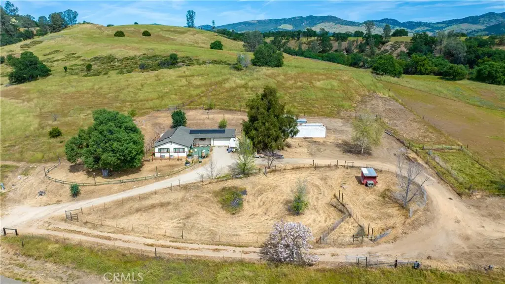 70331 Vineyard Canyon Rd., Parkfield, CA 93451 - #1