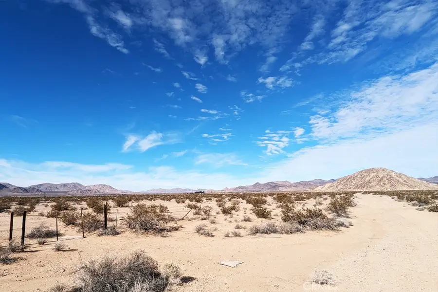 8 Northside Rd, Lucerne Valley, CA 92356 - #3