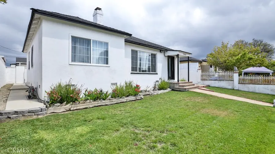 11445 Saticoy Street, North Hollywood, CA 91605 - Image #2