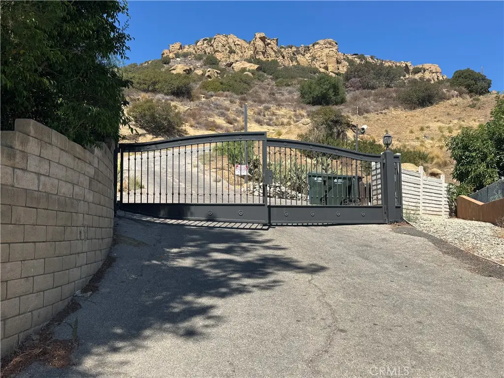 8 Thompson Avenue, Chatsworth, CA 91311 - #1