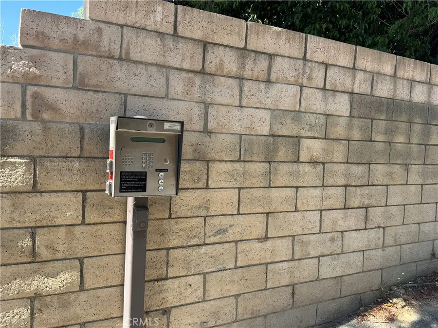 8 Thompson Avenue, Chatsworth, CA 91311 - #2