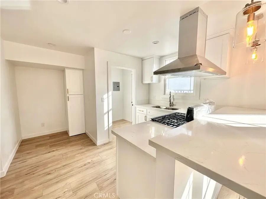 5718 S Manhattan Place, Los Angeles, CA 90062 - Image #2