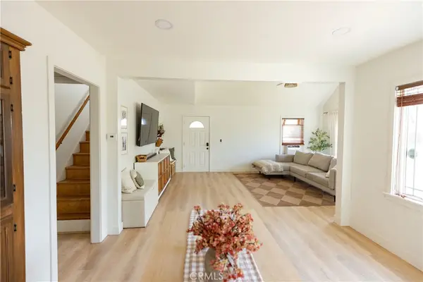 715 E Mcfadden, Santa Ana, CA 92701