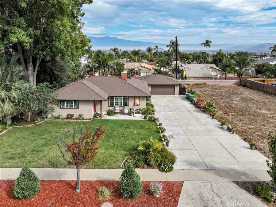 951 W Kendall, Corona, CA 92882 - #2