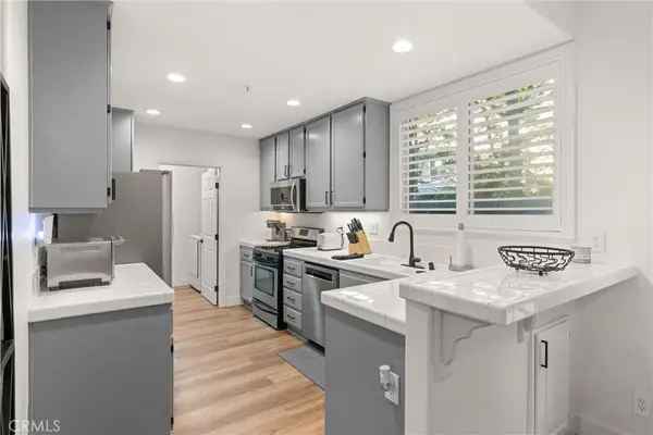 19172 Holly Lane #D, Huntington Beach, CA 92648